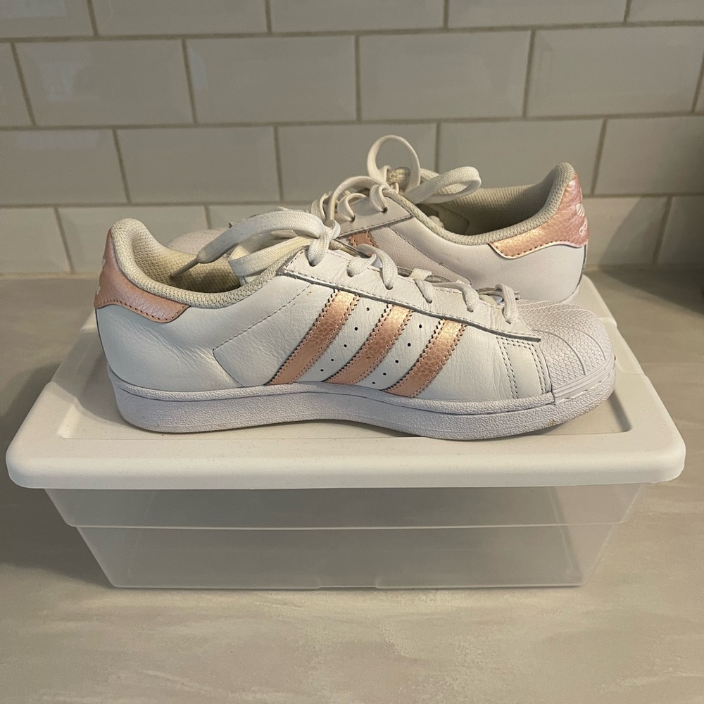 Adidas Shell Toe Size 6 - Picture 2 of 5